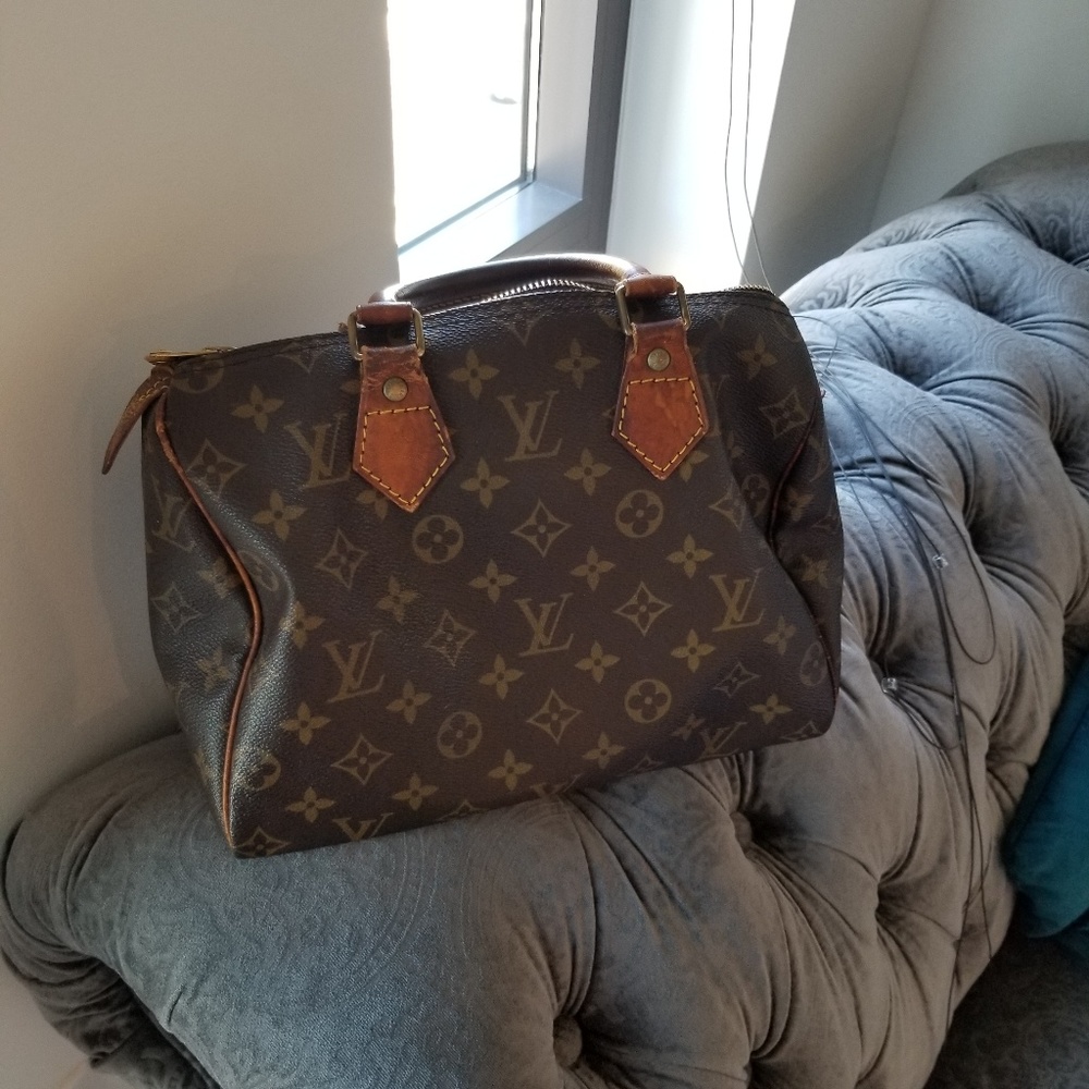 Authentic louis Vuitton speedy 25